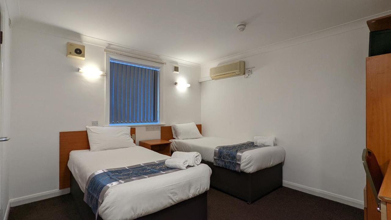 Sk Heathrow Hotel Hayes  Bagian luar foto