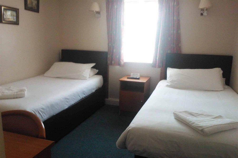 Sk Heathrow Hotel Hayes  Bagian luar foto
