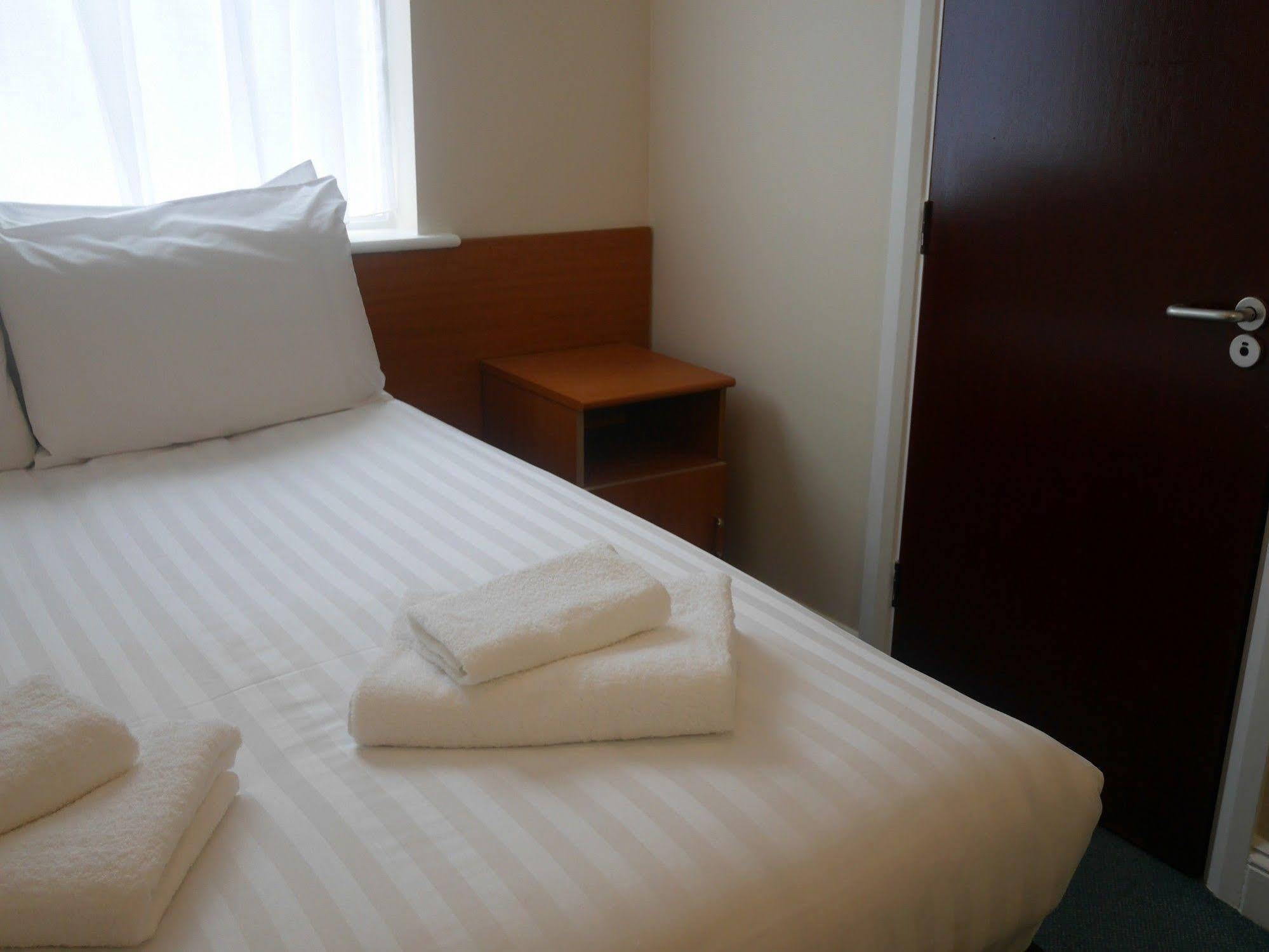 Sk Heathrow Hotel Hayes  Bagian luar foto