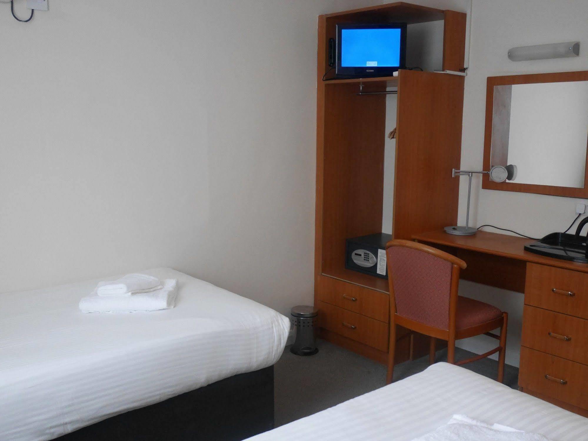 Sk Heathrow Hotel Hayes  Bagian luar foto