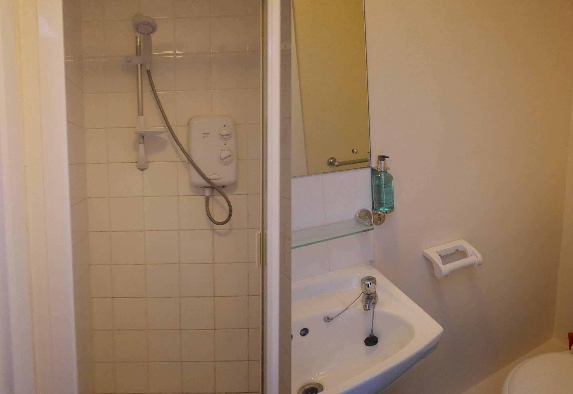 Sk Heathrow Hotel Hayes  Bagian luar foto