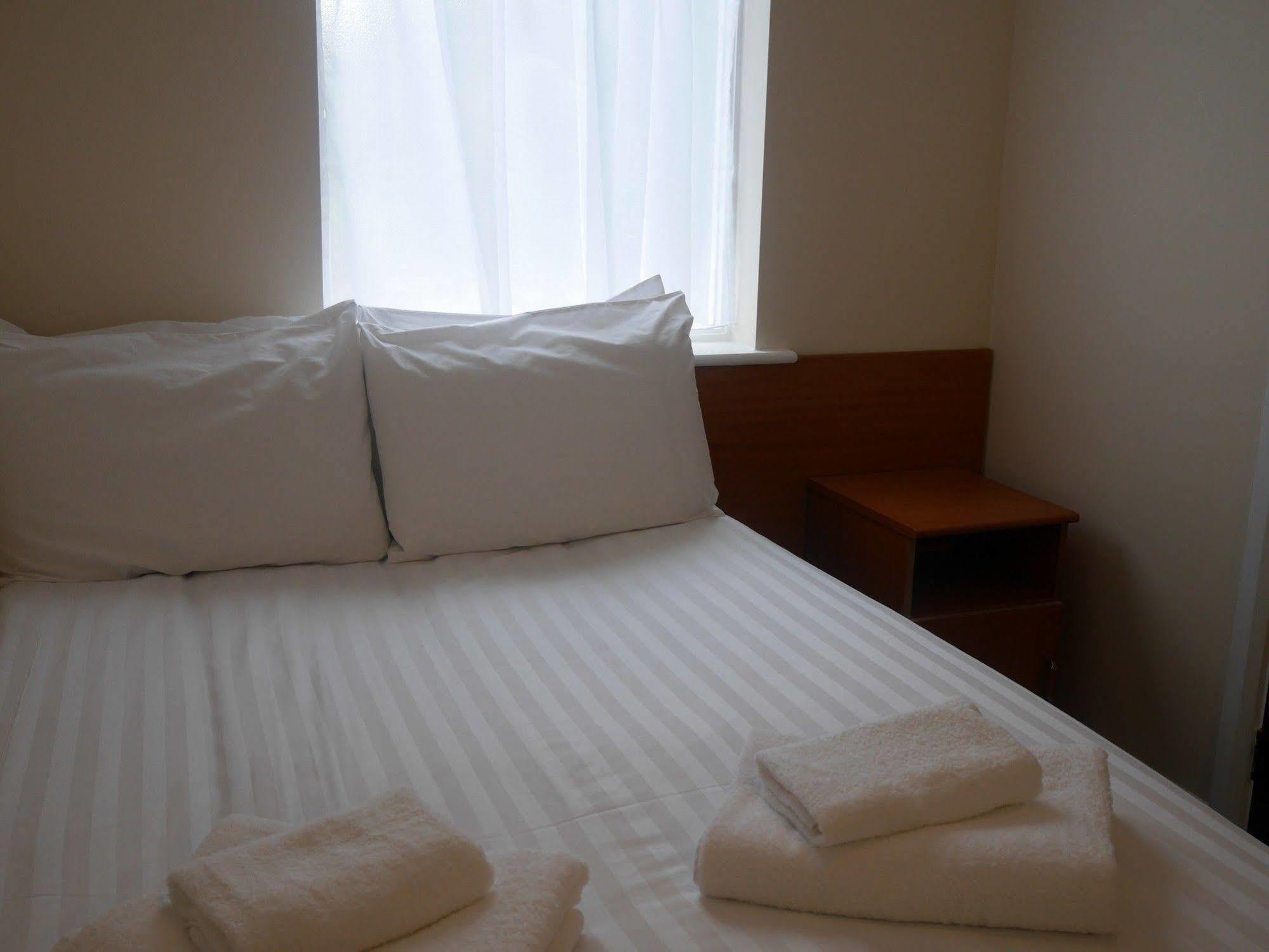 Sk Heathrow Hotel Hayes  Bagian luar foto