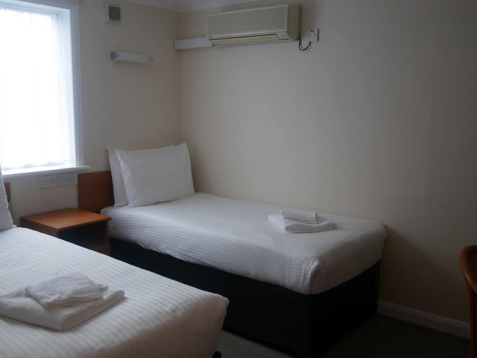 Sk Heathrow Hotel Hayes  Bagian luar foto