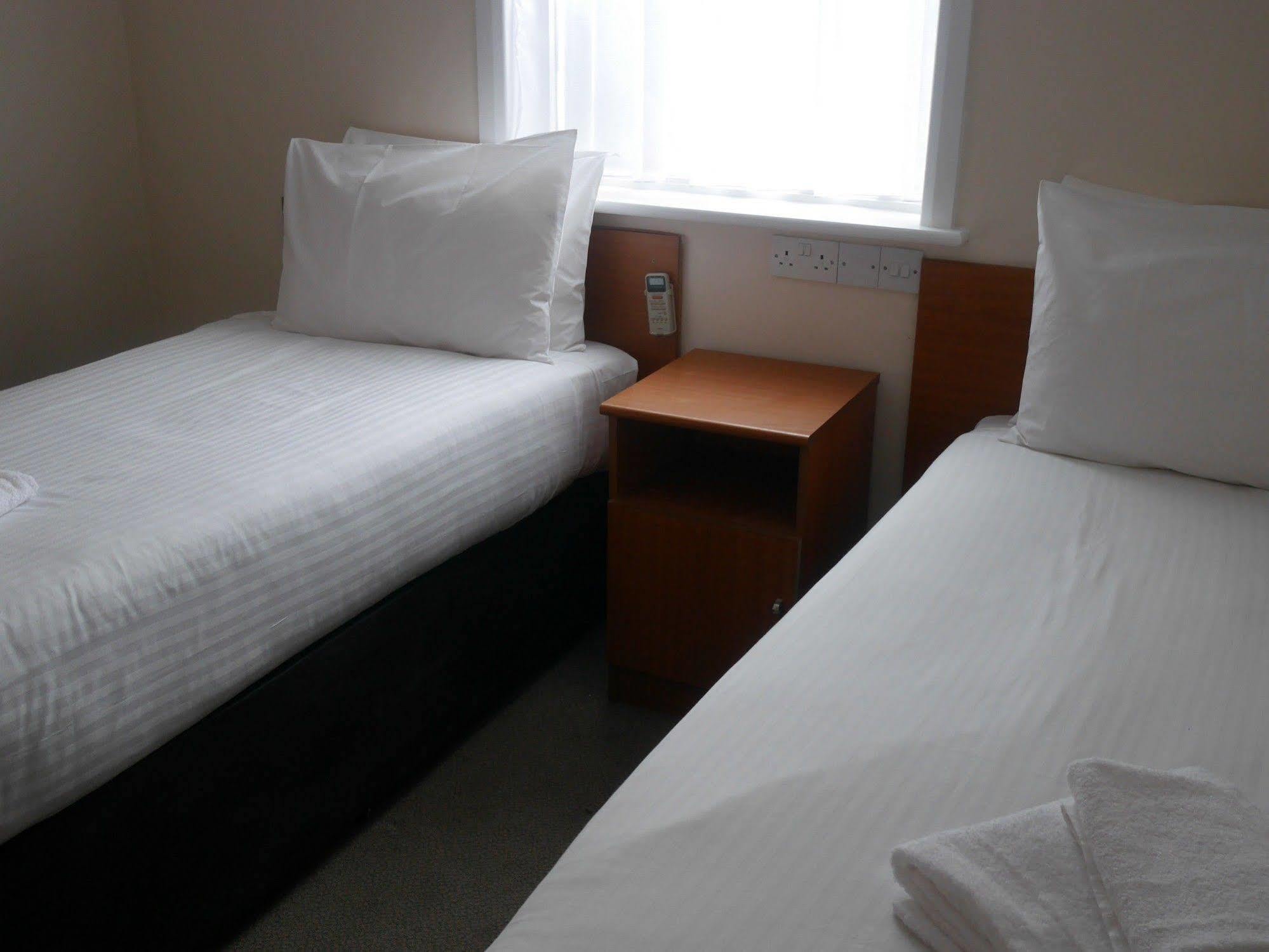 Sk Heathrow Hotel Hayes  Bagian luar foto
