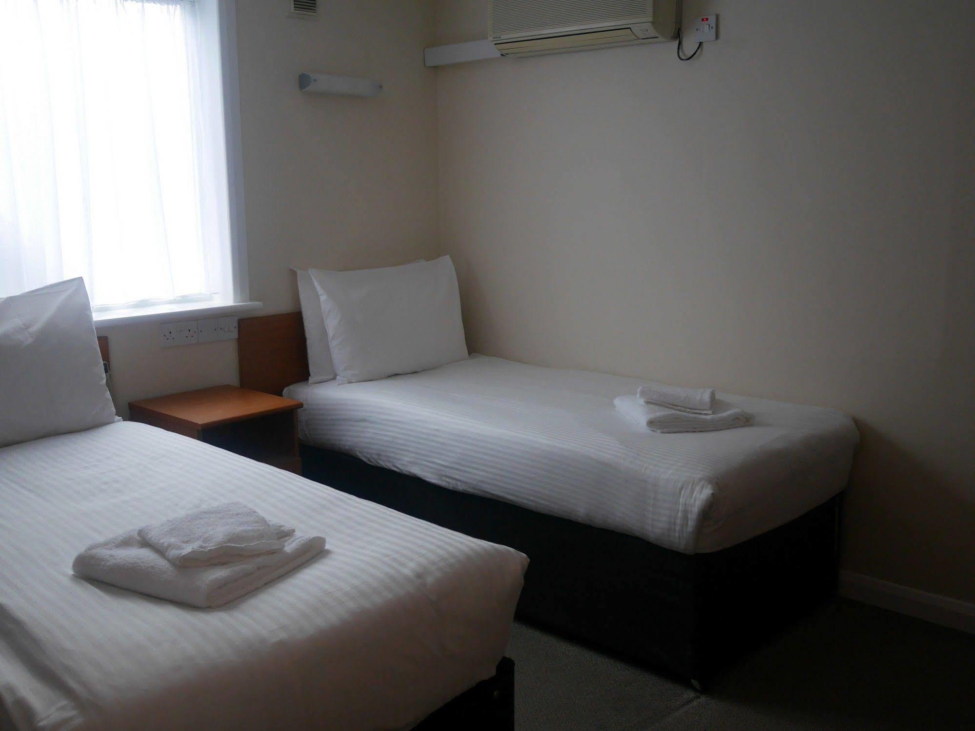 Sk Heathrow Hotel Hayes  Bagian luar foto