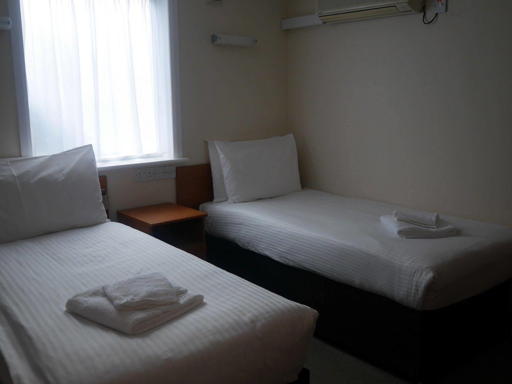 Sk Heathrow Hotel Hayes  Bagian luar foto