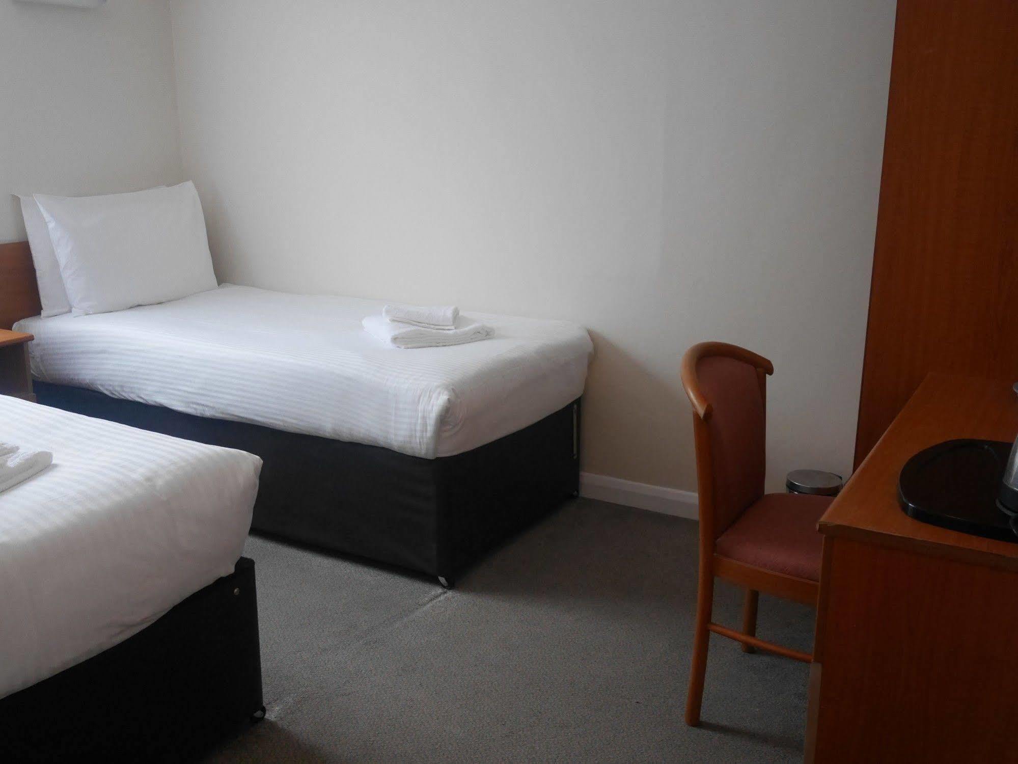 Sk Heathrow Hotel Hayes  Bagian luar foto
