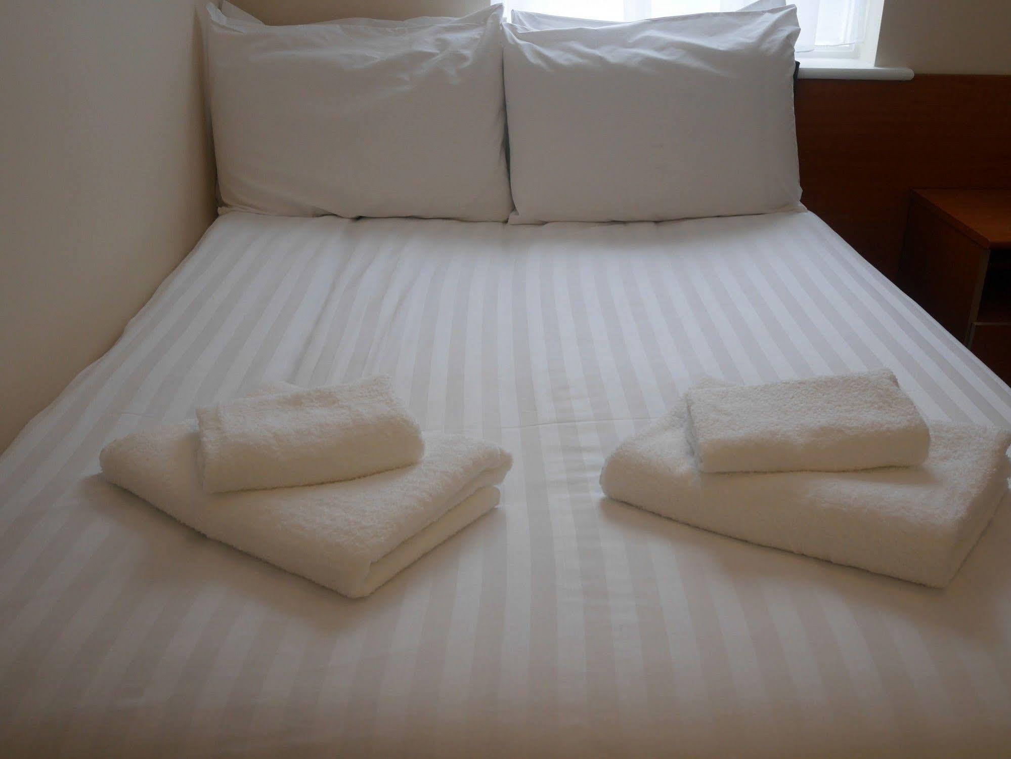 Sk Heathrow Hotel Hayes  Bagian luar foto