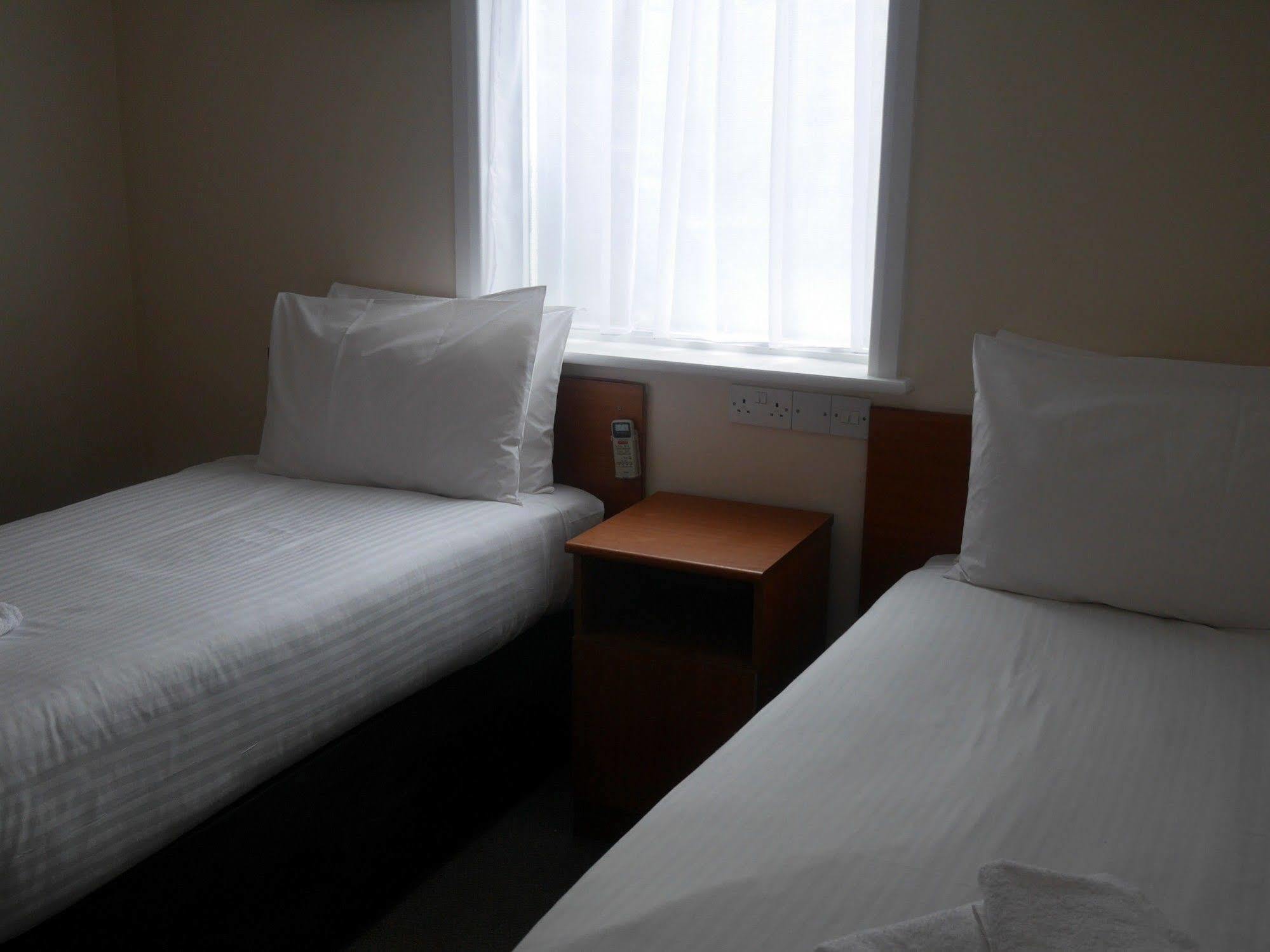 Sk Heathrow Hotel Hayes  Bagian luar foto