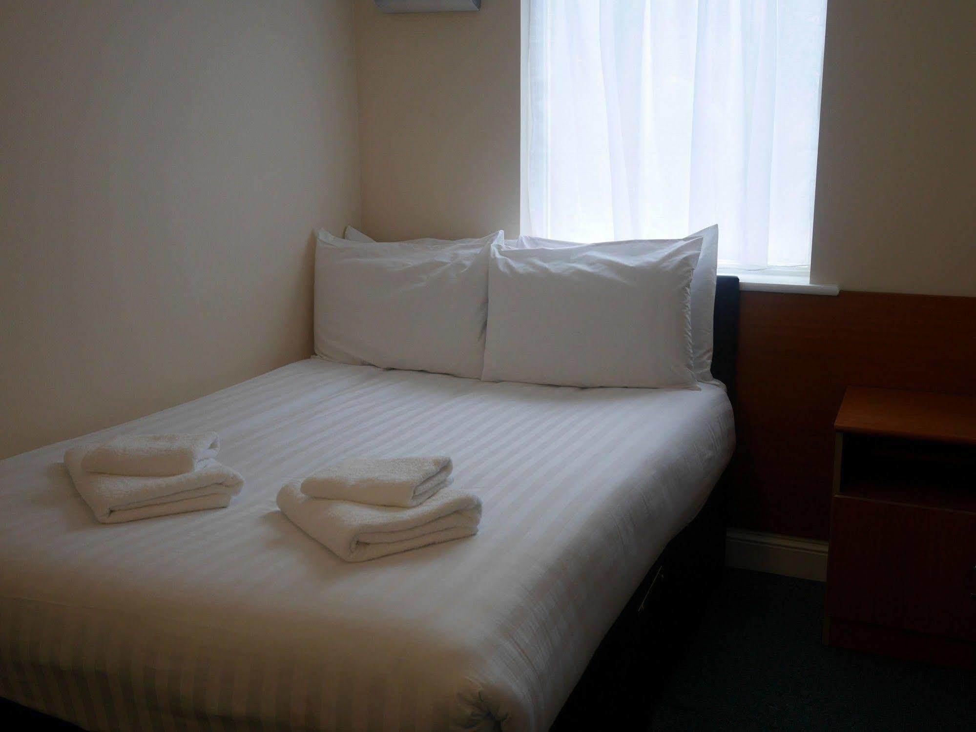 Sk Heathrow Hotel Hayes  Bagian luar foto