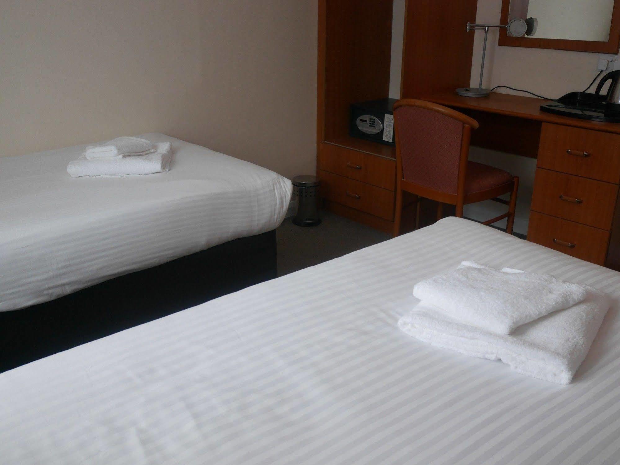 Sk Heathrow Hotel Hayes  Bagian luar foto