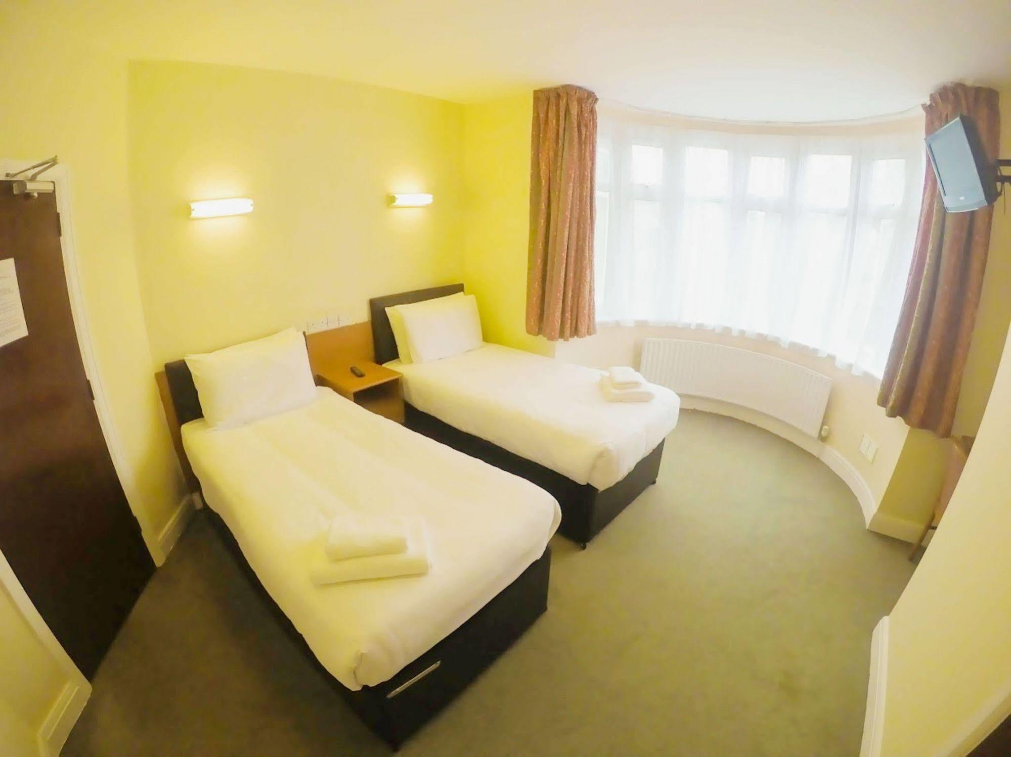 Sk Heathrow Hotel Hayes  Bagian luar foto